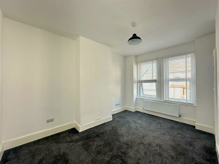 2 Bedroom House To Rent In Bear Road, Brighton, BN2