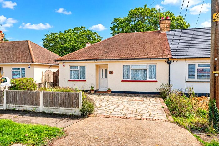 2 Bedroom Bungalow For Sale In Warren Chase, Benfleet, Essex, SS7