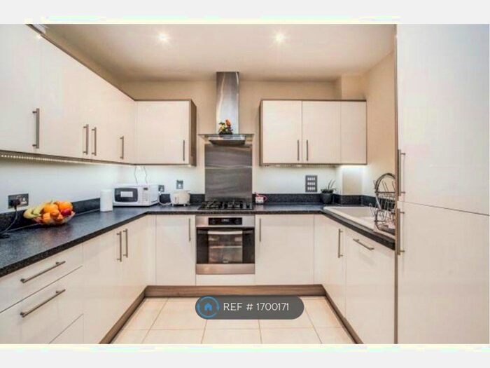 1 Bedroom Flat To Rent In Lucas Court, Watford, WD18