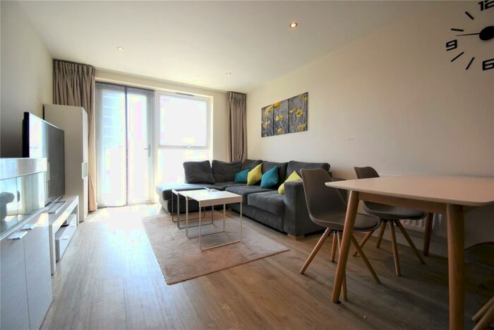 2 Bedroom Apartment To Rent In Wallingford Way, Maidenhead, Berkshire, SL6