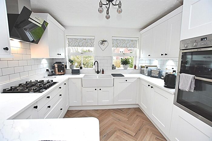 4 Bedroom Detached House For Sale In Needham Drive, Holmes Chapel, Crewe, CW4