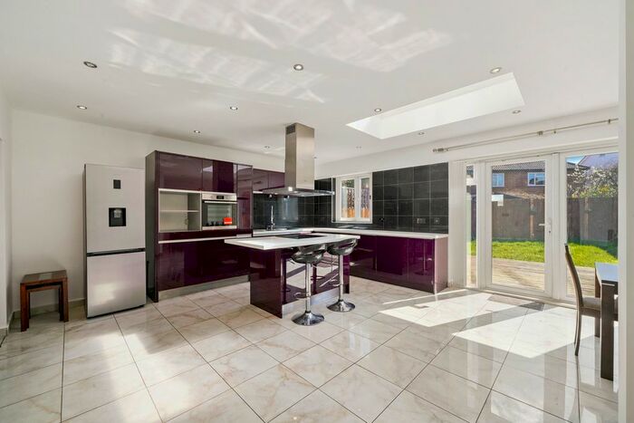 6 Bedroom Semi-Detached House To Rent In Cleveland Gardens, London, NW2