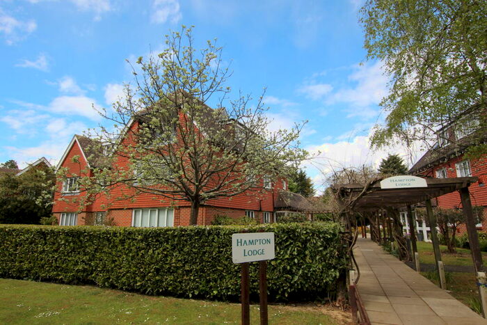 2 Bedroom Flat To Rent In Hampton Lodge, (), Horley, RH6