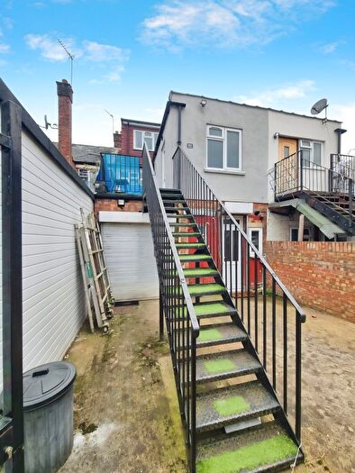 3 Bedroom Flat To Rent In Bell Road, Hounslow, TW3