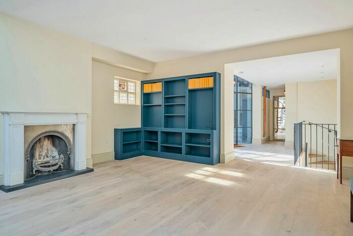 3 Bedroom Detached House To Rent In Smith Street, Sloane Square, London, SW3