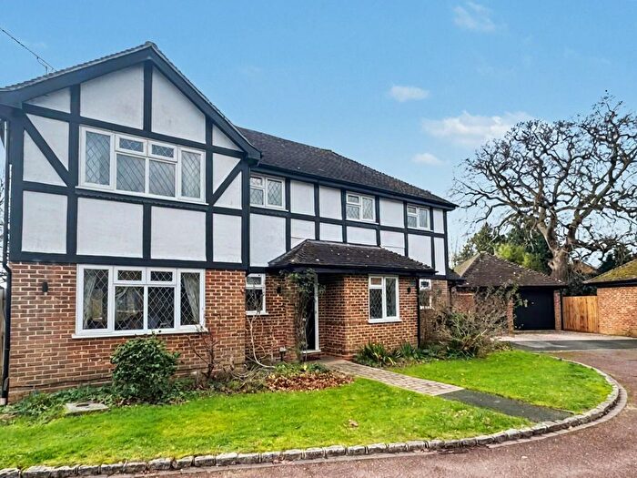 6 Bedroom Detached House For Sale In Randall Mead, Binfield, RG42