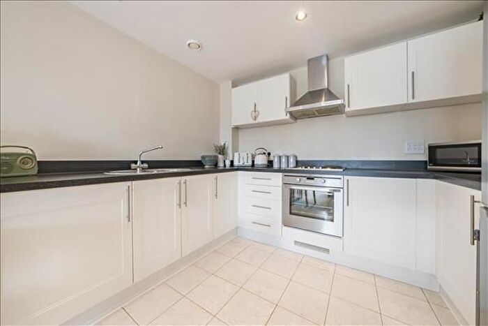 1 Bedroom Flat For Sale In Bassett House, Wimbledon, SW19