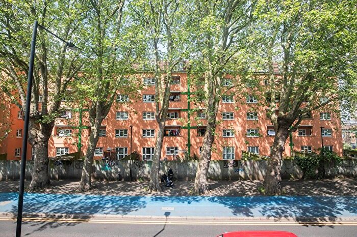 2 Bedroom Apartment To Rent In Cable Street, London, E1