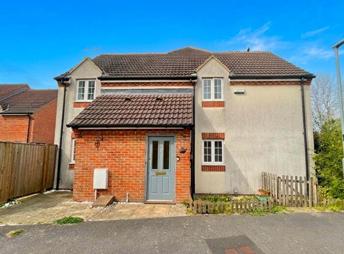 2 Bedroom Maisonette For Sale In Festival Close, Devizes, SN10