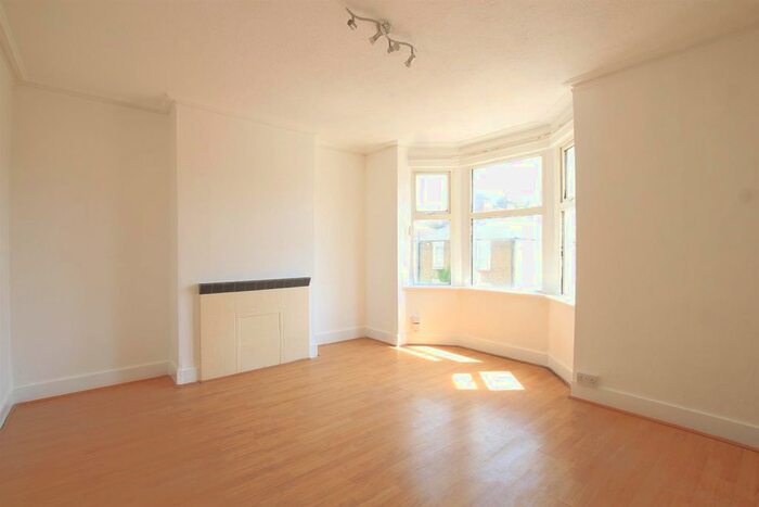 4 Bedroom Semi-Detached House To Rent In Grove Road, Hounslow, TW3