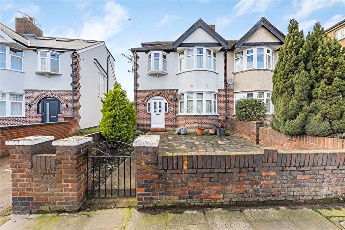 Studio For Sale In Stanley Road, Teddington, TW11