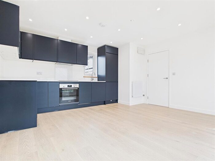 1 Bedroom Flat To Rent In Rosemont Road, London, W3