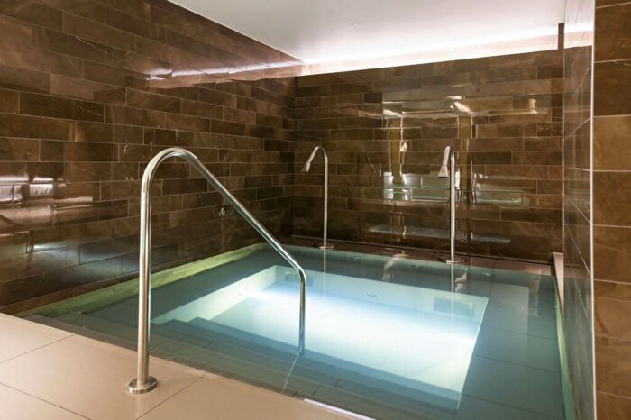 2 Bedroom Flat To Rent In Westmark Tower, London, W2