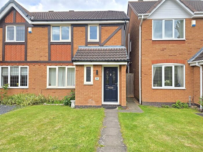 3 Bedroom Semi-detached House For Sale In Glendale Court, Wilnecote, Tamworth, Staffordshire, B77