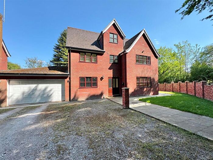 5 Bedroom Detached House For Sale In Woodside Drive, Macclesfield, SK11