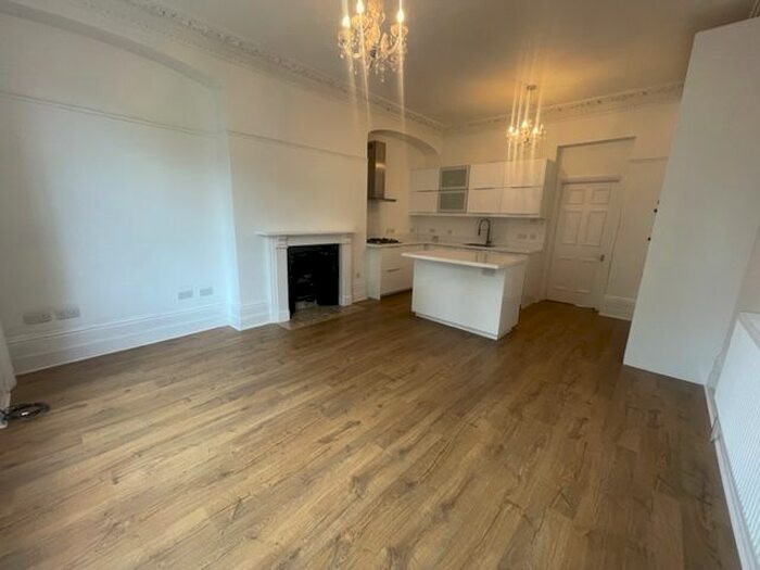 2 Bedroom Flat To Rent In Apsley Road, Clifton, Bristol, BS8