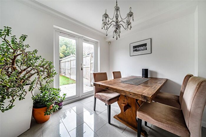 3 Bedroom End Of Terrace House For Sale In Abbey Drive, Dartford, Kent, DA2