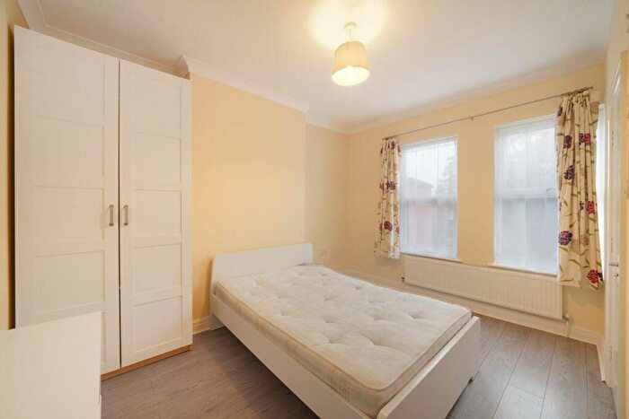 3 Bedroom Flat To Rent In Cedar Road, London, NW2