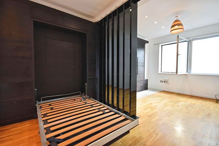 Studio To Rent In Great West Road, Brentford, TW8