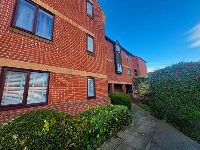 2 Bedroom Apartment To Rent In Winnock Road, CO1