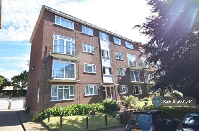 2 Bedroom Flat To Rent In The Larches, Luton, LU2