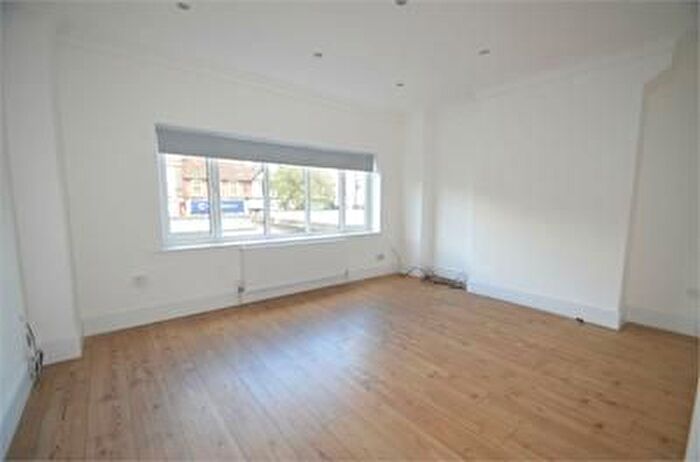 2 Bedroom Flat To Rent In The Broadway, London, NW7