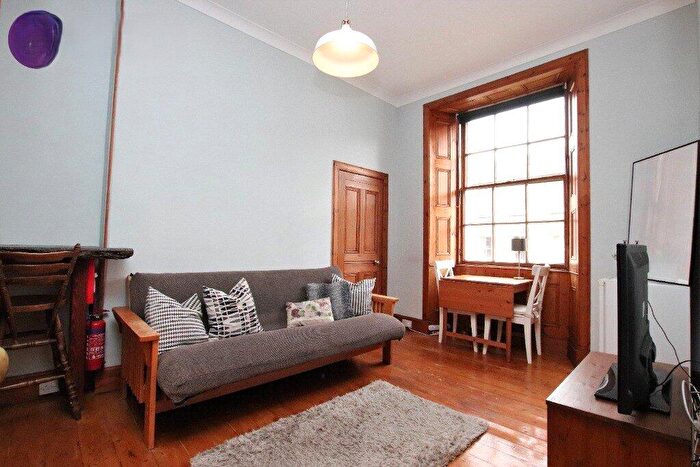 3 Bedroom Apartment To Rent In Glen Street, Tollcross, Edinburgh, EH3