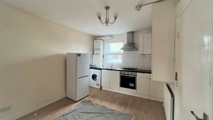 Flat To Rent In Portland Road, South Norwood SE25