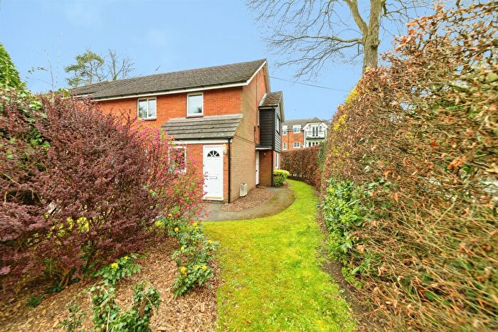 2 Bedroom Flat For Sale In Canonsfield Road, Welwyn, AL6