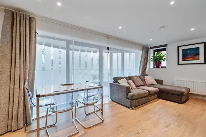 2 Bedroom Flat For Sale In Rotherhithe New Road, London, SE16