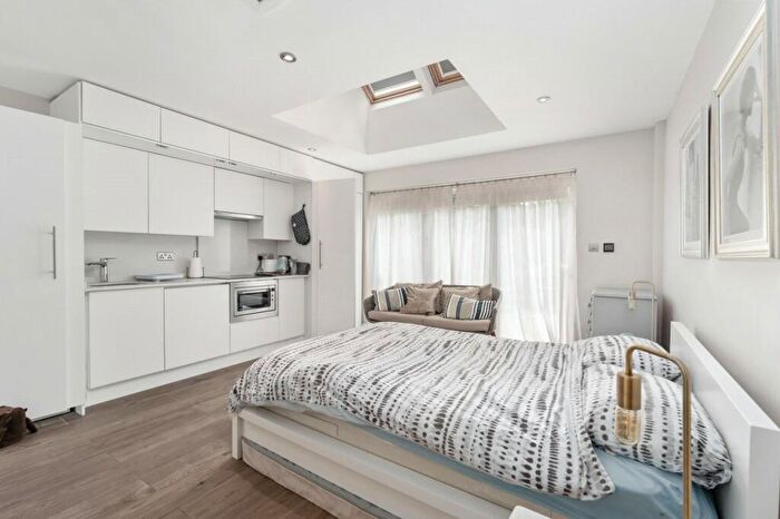 Maisonette To Rent In The Byway, Sutton, SM2