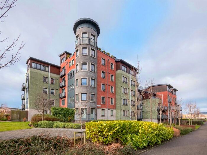 3 Bedroom Flat To Rent In Meggetland Square, Edinburgh, EH14