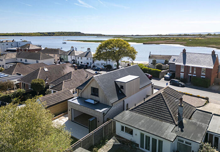 4 Bedroom Chalet For Sale In Stanpit, Christchurch, BH23