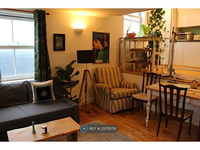 2 Bedroom Flat To Rent In Stoke Newington High Street, London, N16