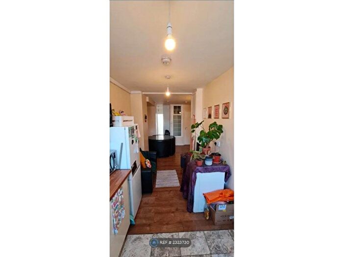 3 Bedroom Flat To Rent In St. Mary Road, London, E17