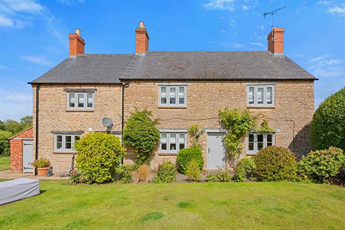 4 Bedroom Detached House For Sale In Grafton Underwood, Northamptonshire, NN14