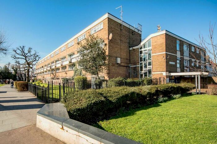 2 Bedroom Apartment To Rent In High Road Leyton, E10