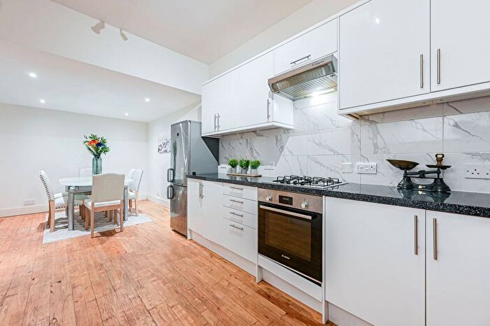 3 Bedroom Property For Sale In Abdale Road, Shepherd's Bush, London, W12