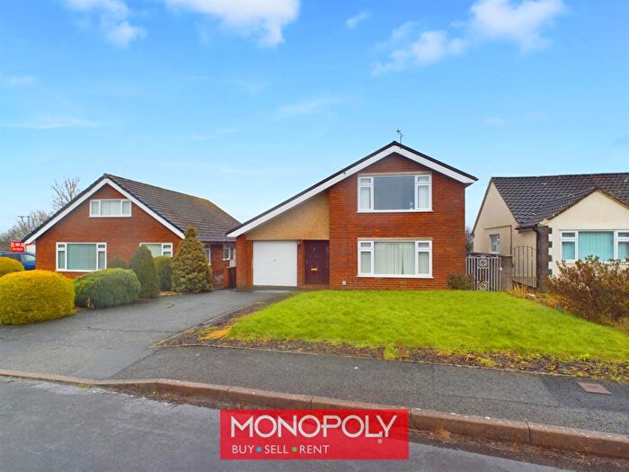 3 Bedroom House For Sale In Bron Castell, Denbigh, LL16