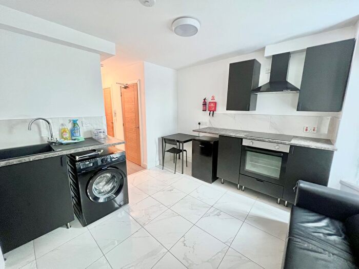 1 Bedroom Flat To Rent In - Lichfield Street, Walsall, WS1