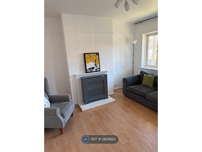 2 Bedroom Maisonette To Rent In Bartram Close, Uxbridge, UB8