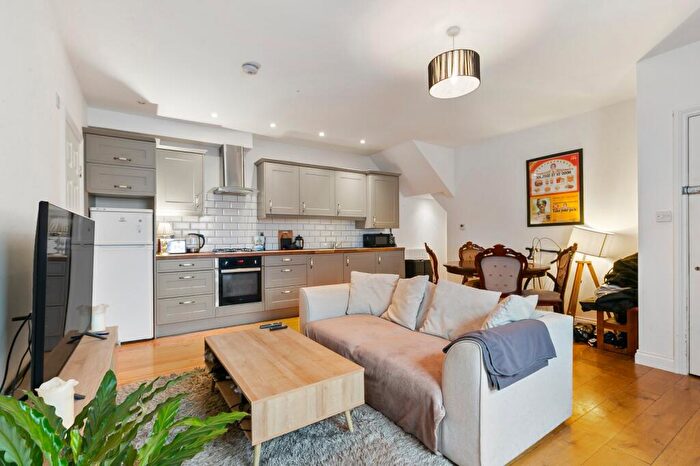 1 Bedroom Flat To Rent In Barbauld Road, Stoke Newington Central, N16