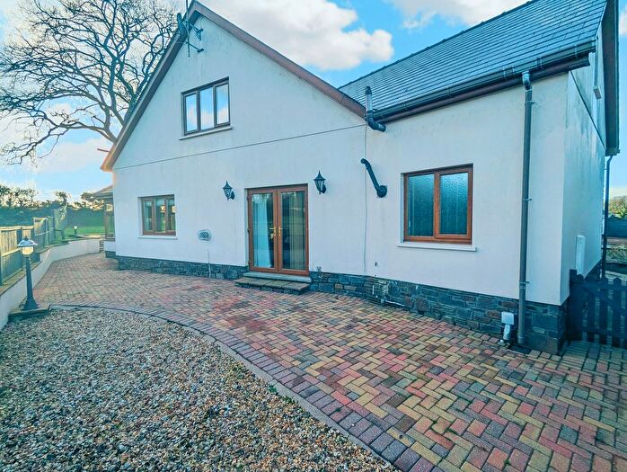 4 Bedroom Detached House For Sale In New Inn, Pencader, Carmarthenshire., SA39
