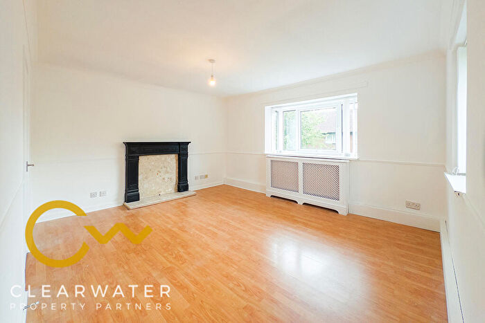 2 Bedroom Flat To Rent In Canterbury Gardens, Salford, M5