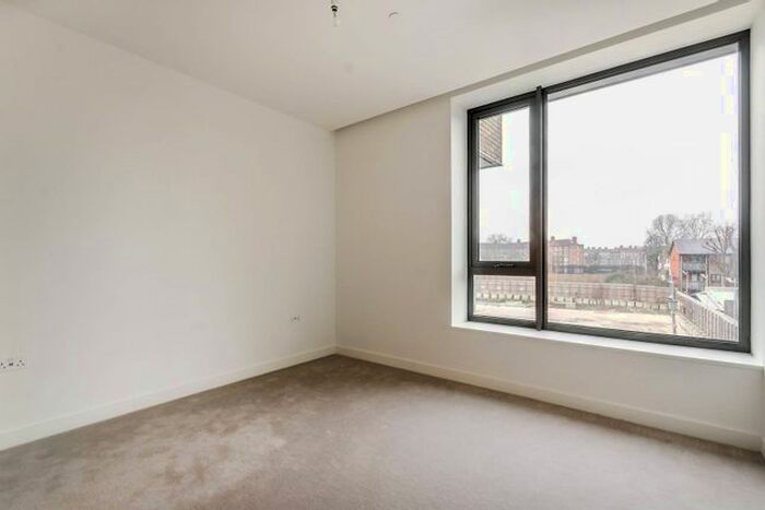 1 Bedroom Flat To Rent In White City, White City, London, W12