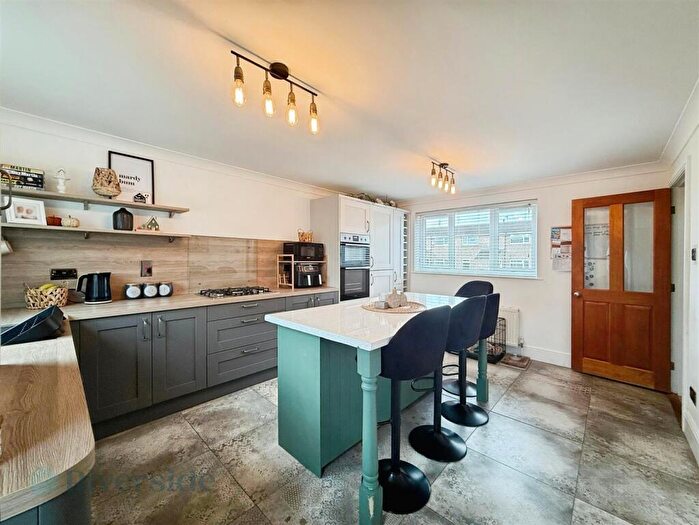 3 Bedroom Terraced House For Sale In Woolsthorpe Grove, Hull, HU7