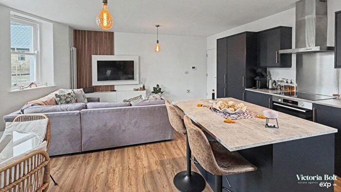 2 Bedroom Flat For Sale In Hermitage Road, Plymouth, PL3