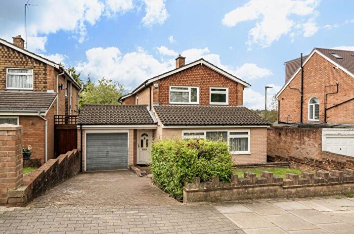 4 Bedroom Detached House For Sale In Southover, Woodside Park, N12