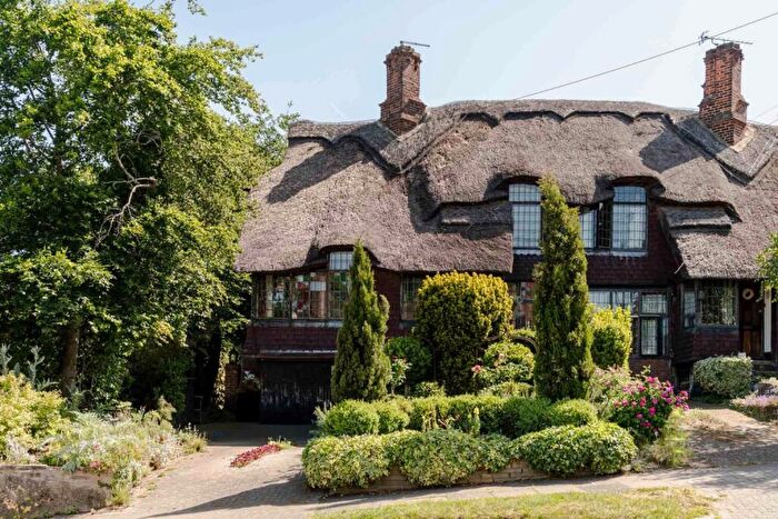 4 Bedroom Semi Detached House For Sale In Buck Lane, Kingsbury, London, NW9