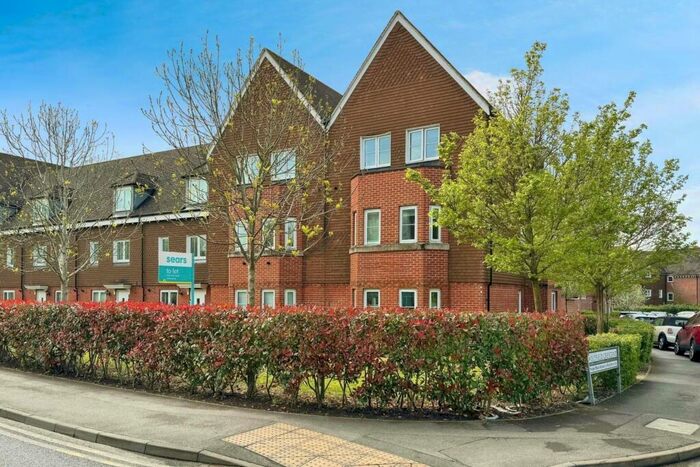 2 Bedroom Apartment To Rent In Outfield Crescent, Wokingham, RG40
